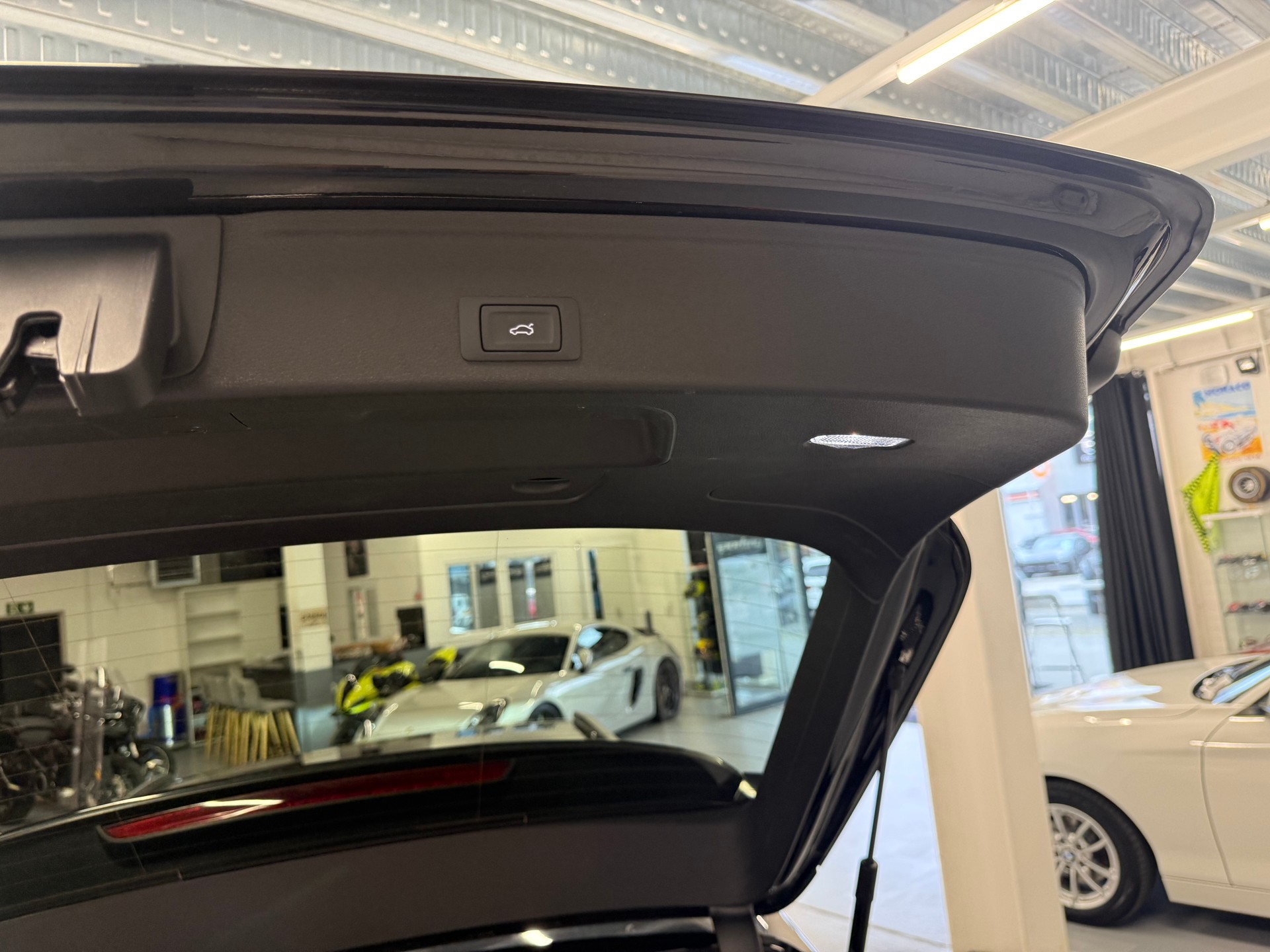 AUDI A4 Avant 40 TDI Attraction quattro S-tronic-image-24