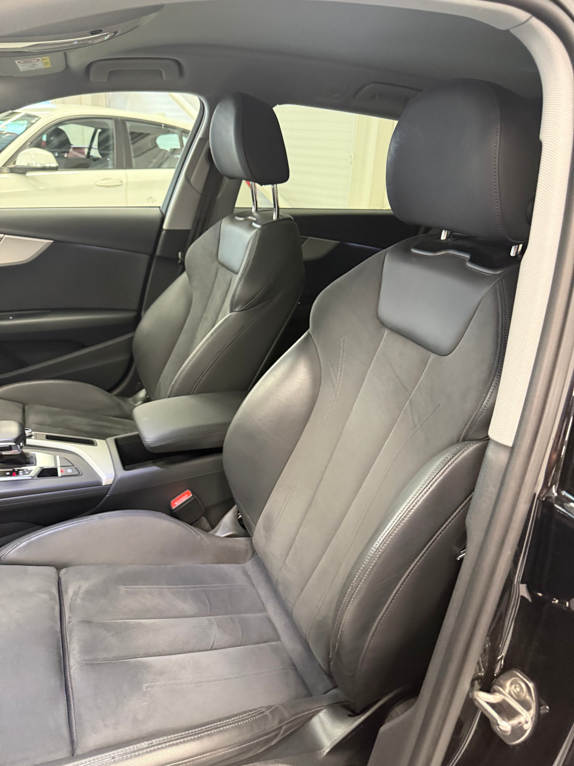 AUDI A4 Avant 40 TDI Attraction quattro S-tronic-image-12