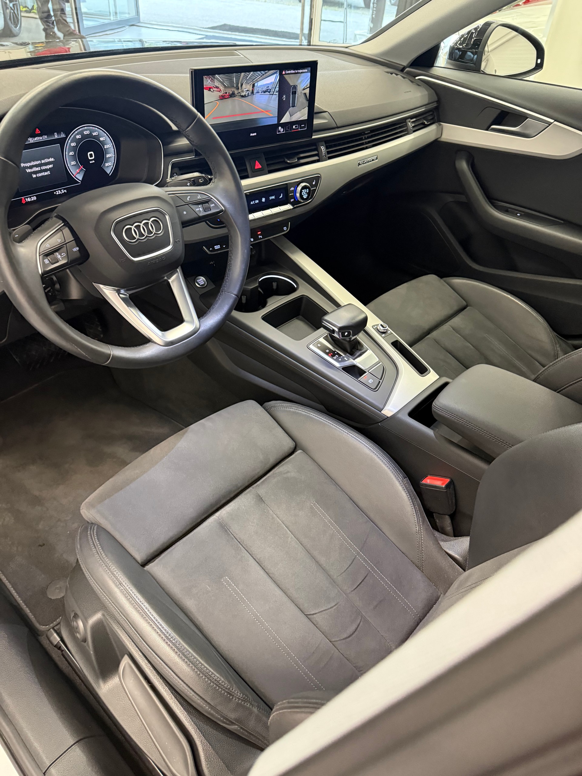 AUDI A4 Avant 40 TDI Attraction quattro S-tronic-image-10