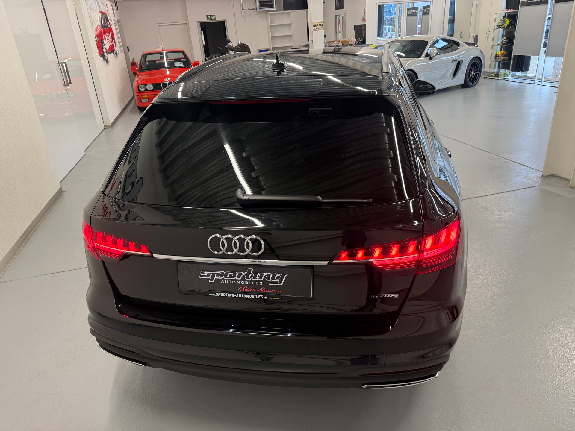 AUDI A4 Avant 40 TDI Attraction quattro S-tronic-image-6