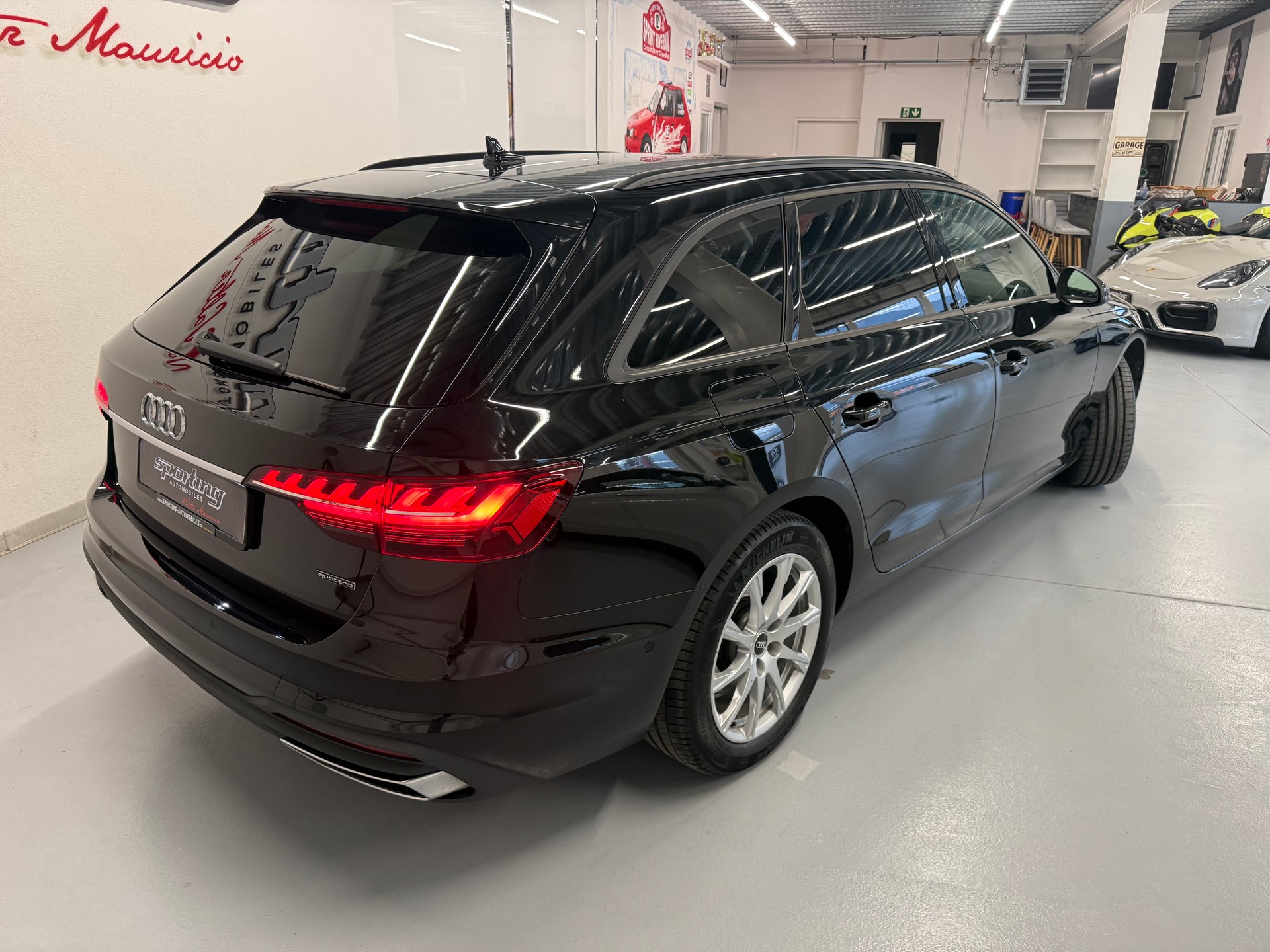 AUDI A4 Avant 40 TDI Attraction quattro S-tronic-image-5
