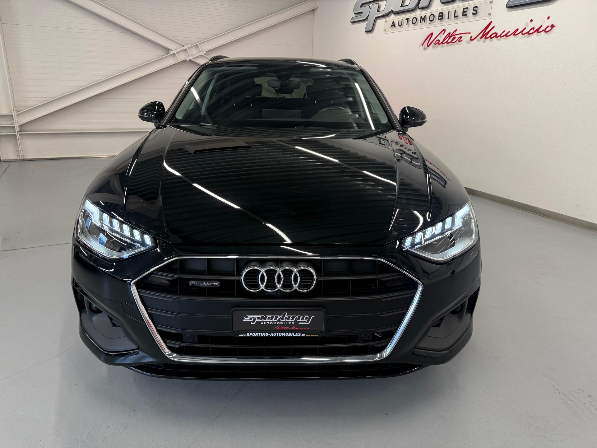AUDI A4 Avant 40 TDI Attraction quattro S-tronic-showroom-element-2