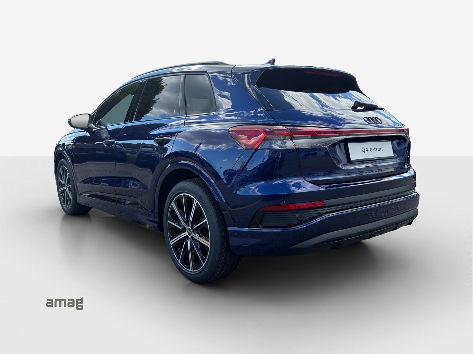AUDI Q4 e-tron 45 Edition Swiss Ski quattro-showroom-element-2