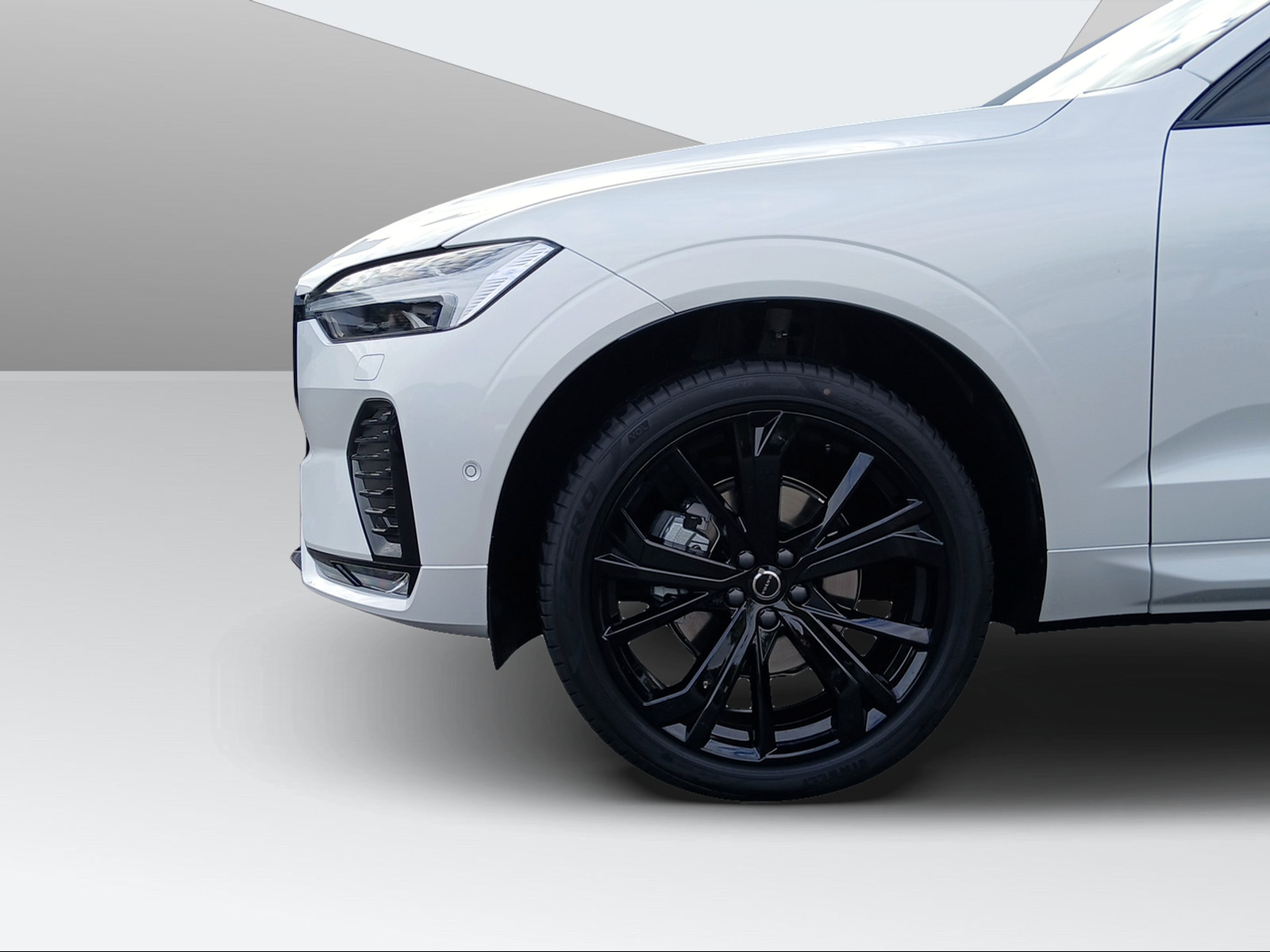 VOLVO XC60 2.0 B5 MH Black Edition AWD-image-8