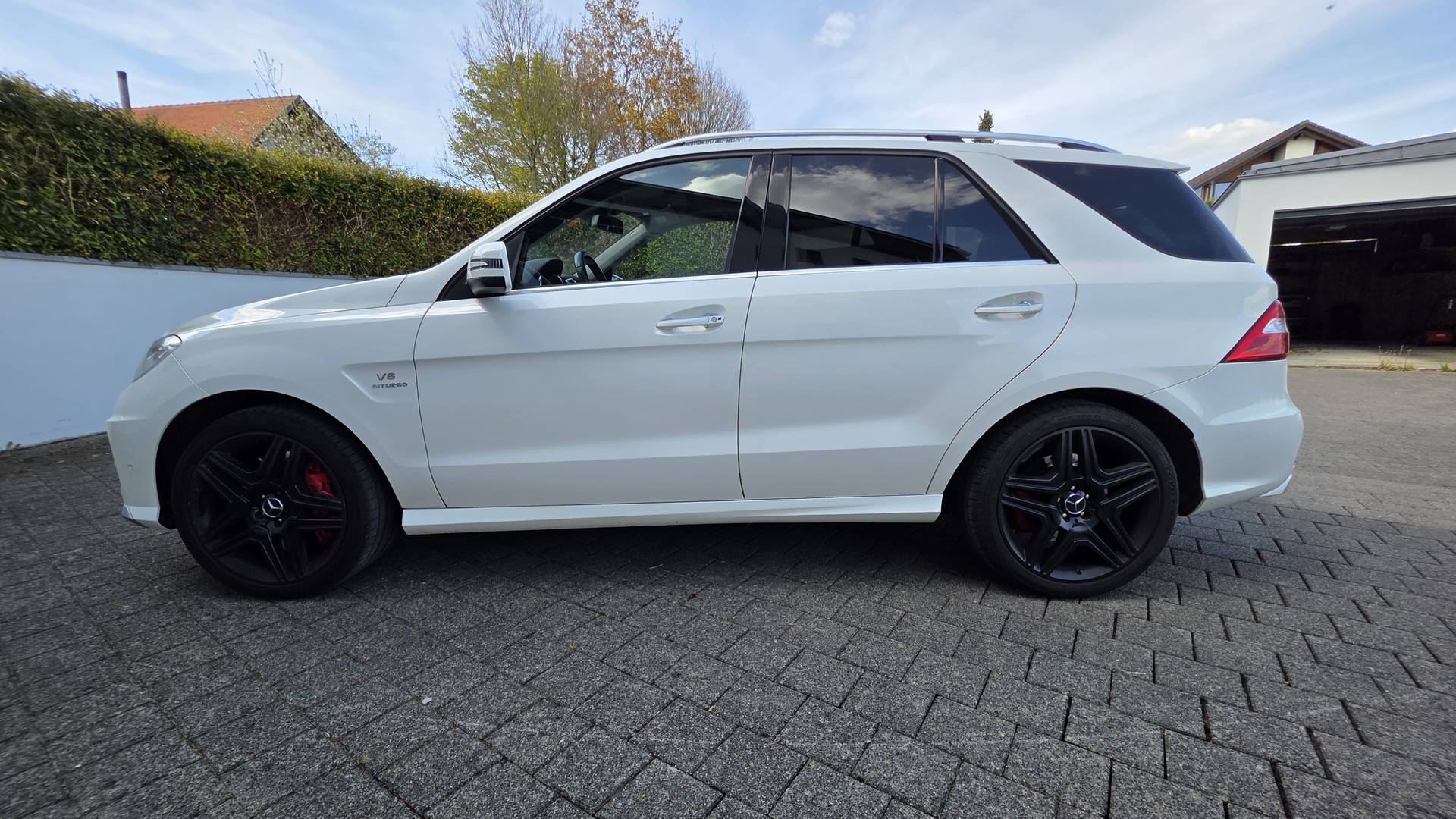 MERCEDES-BENZ ML 63 V8 AMG-image-1