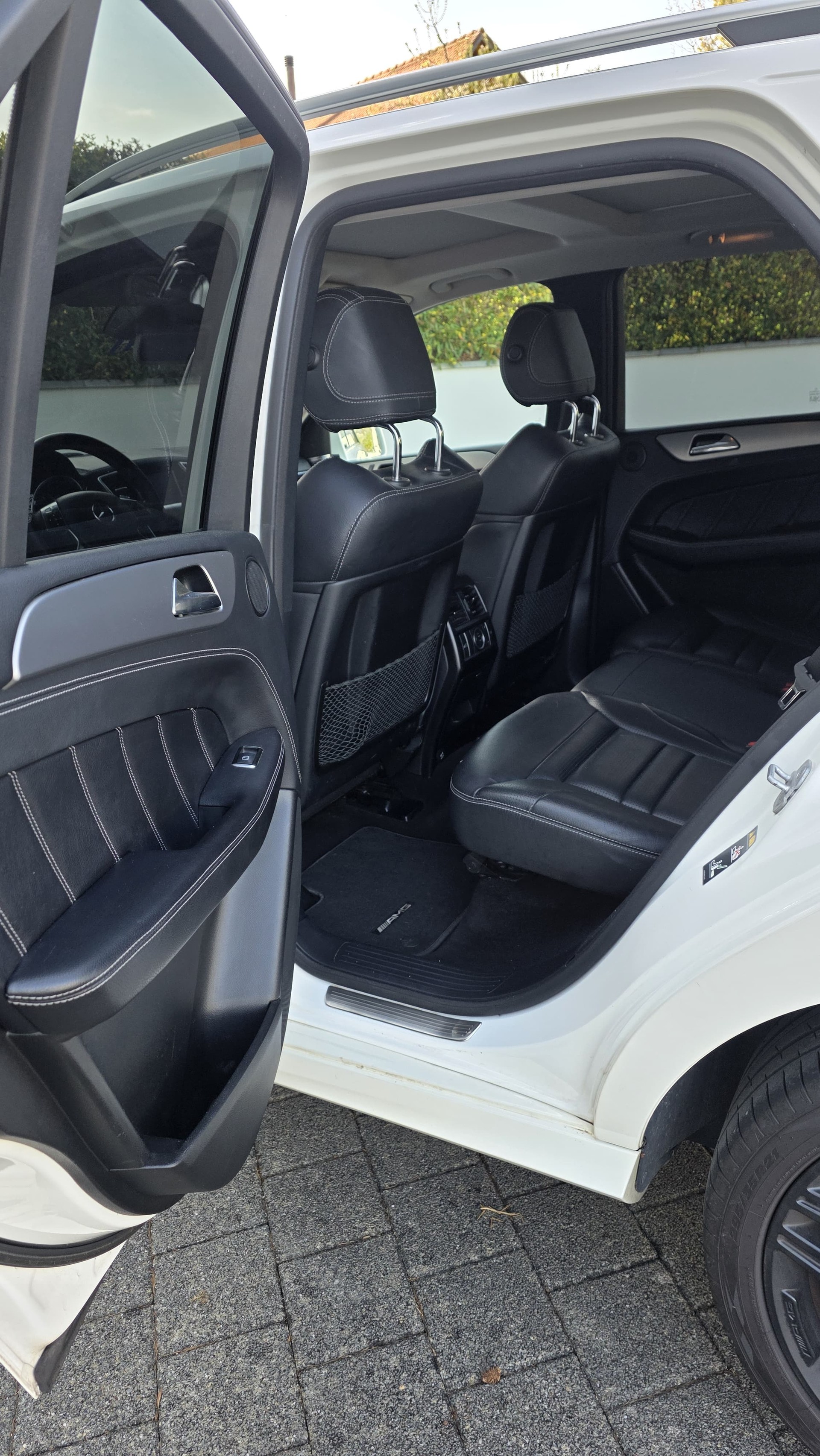 MERCEDES-BENZ ML 63 V8 AMG-image-5