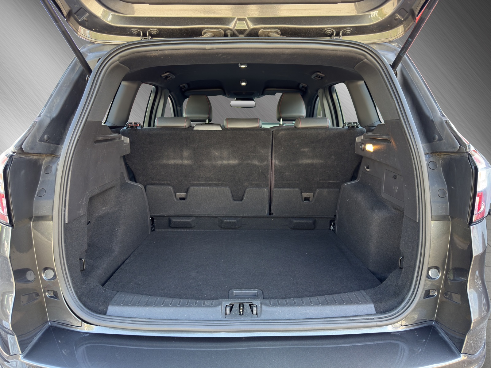 FORD Kuga 2.0 TDCi 180 ST-Line FPS-image-14