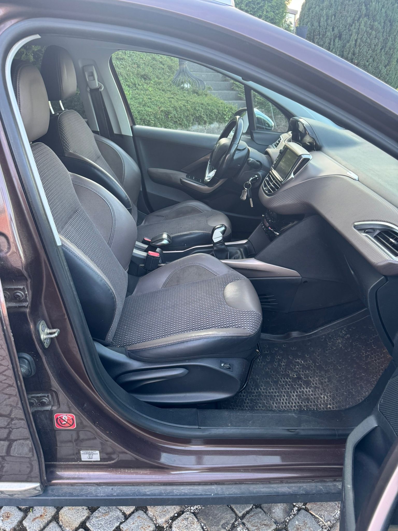 PEUGEOT 2008 1.6 VTI Allure-image-10