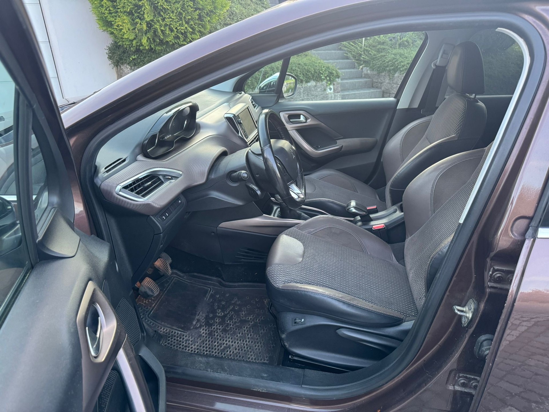 PEUGEOT 2008 1.6 VTI Allure-image-8