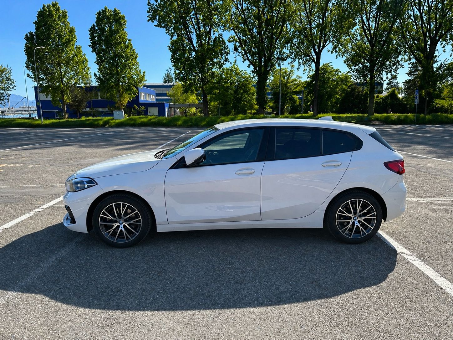BMW 118i Steptronic-showroom-element-1