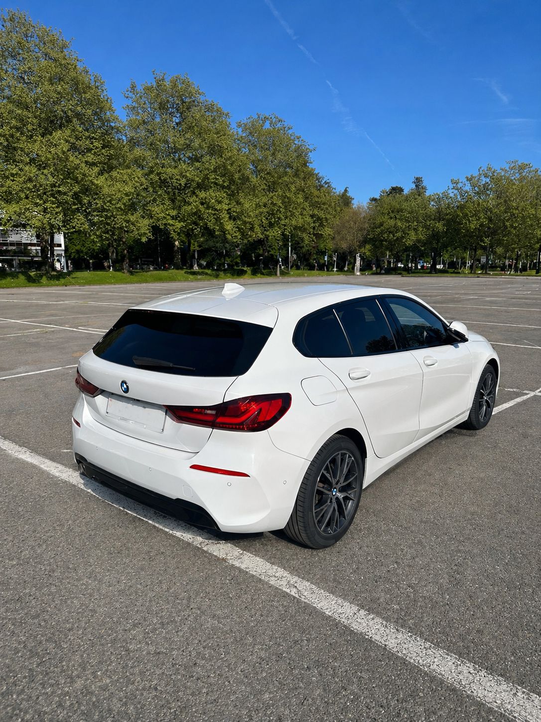 BMW 118i Steptronic-showroom-element-2