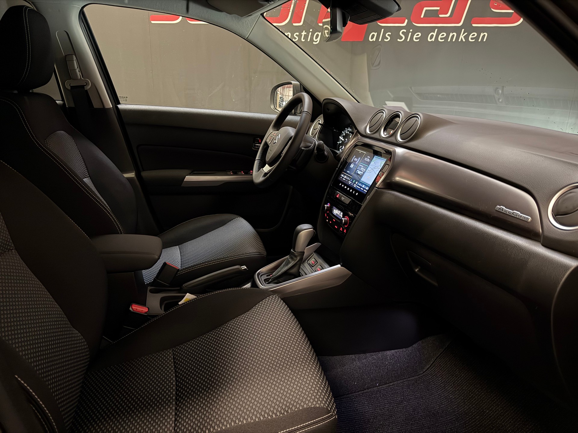 SUZUKI Vitara 1.4 Boosterjet Compact + 4x4 Hybrid Automatic-image-18