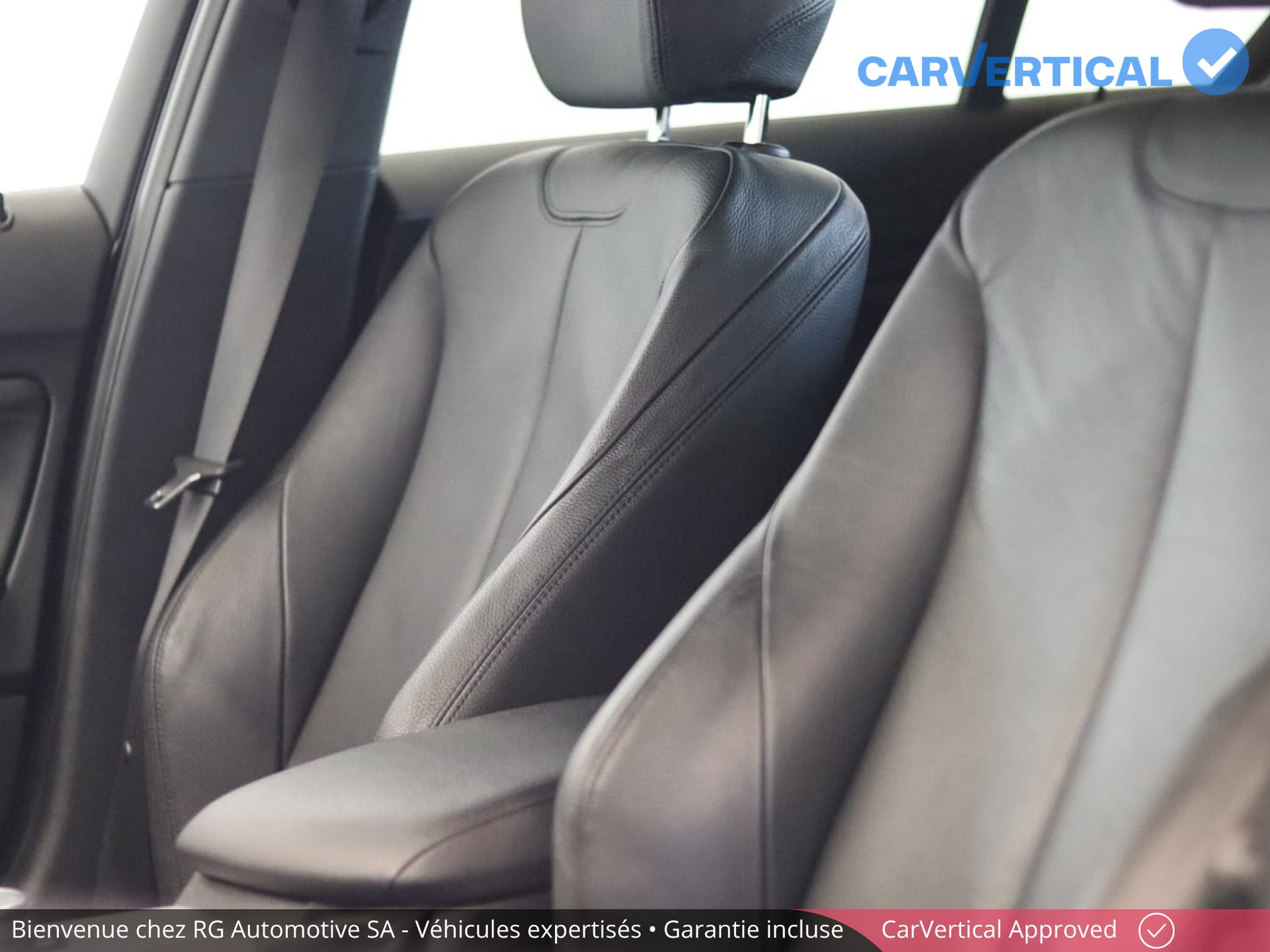 BMW M140i xDrive Steptronic-image-12