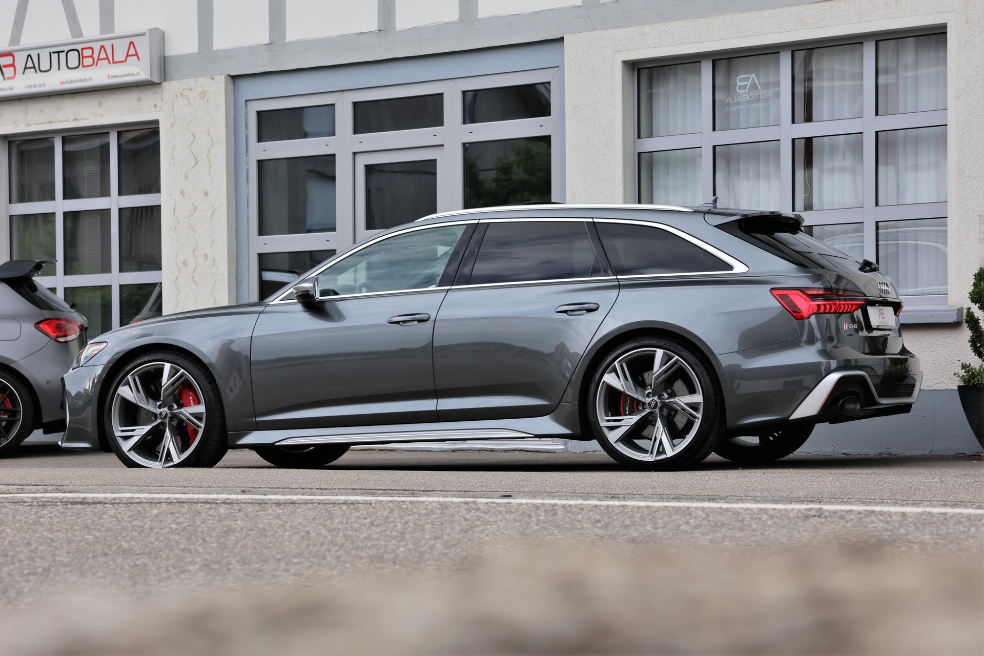AUDI RS6 Avant 4.0 TFSI V8 quattro "VOLLAUSSTATTUNG"-showroom-element-3