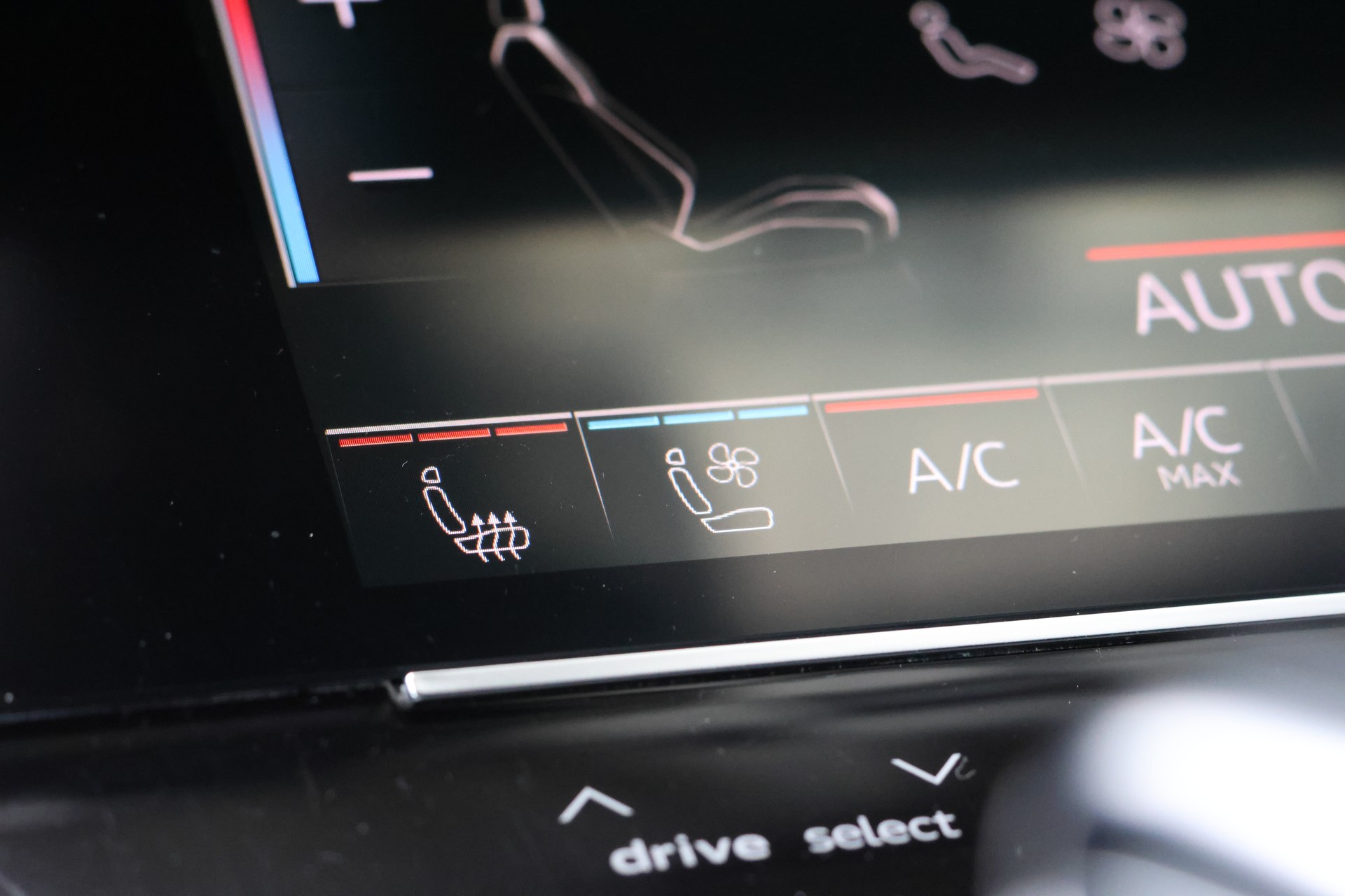 AUDI RS6 Avant 4.0 TFSI V8 quattro "VOLLAUSSTATTUNG"-image-28