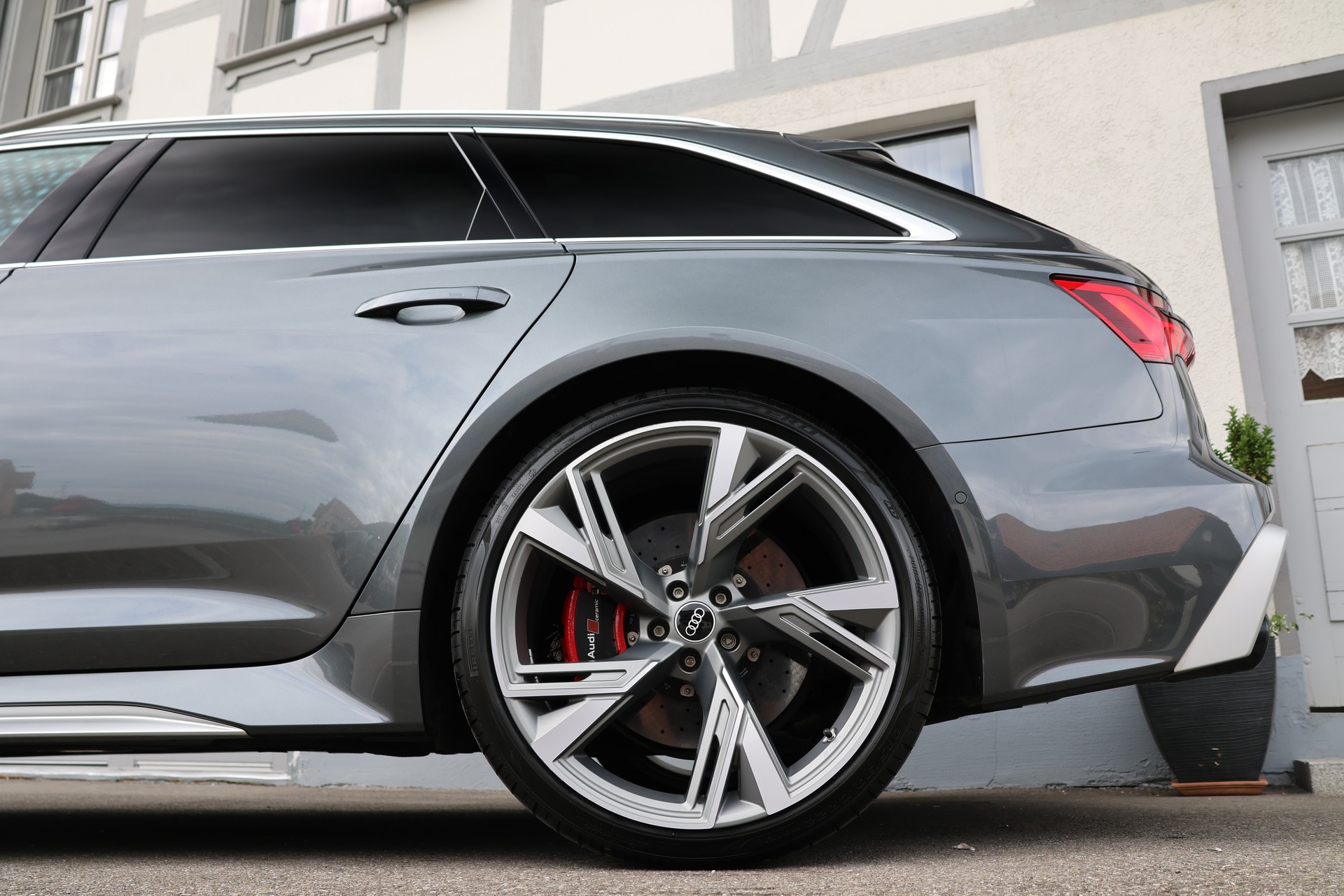 AUDI RS6 Avant 4.0 TFSI V8 quattro "VOLLAUSSTATTUNG"-image-7