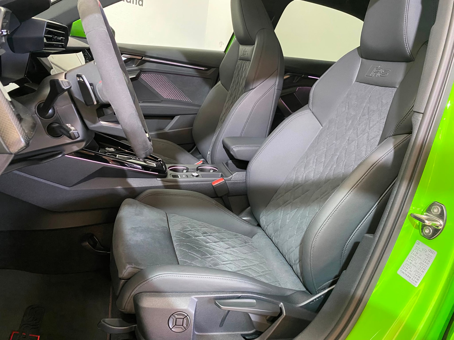 AUDI RS3 Limousine 2.5 TSI quattro S-tronic-image-8