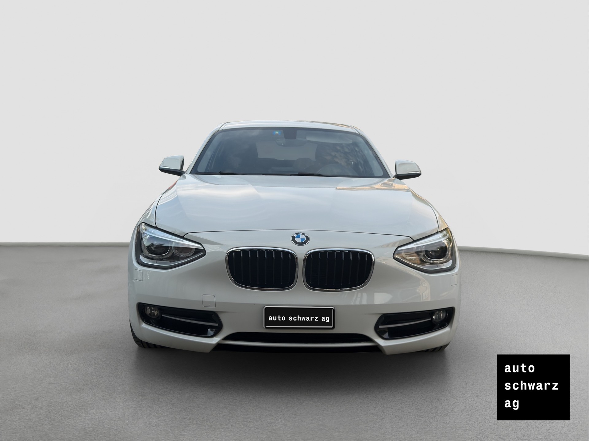 BMW 116d Sport Line Steptronic-showroom-element-1