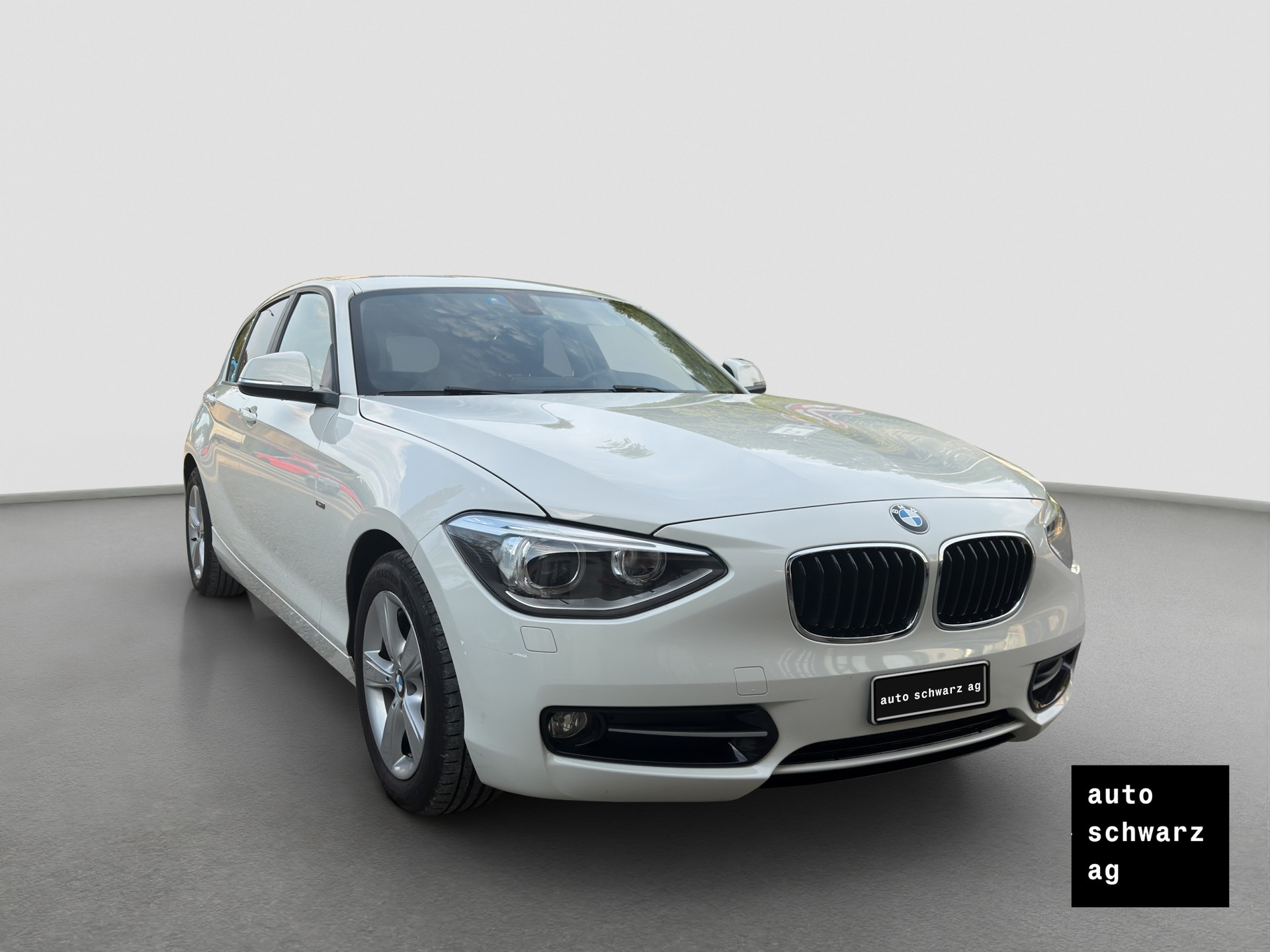 BMW 116d Sport Line Steptronic-showroom-element-2