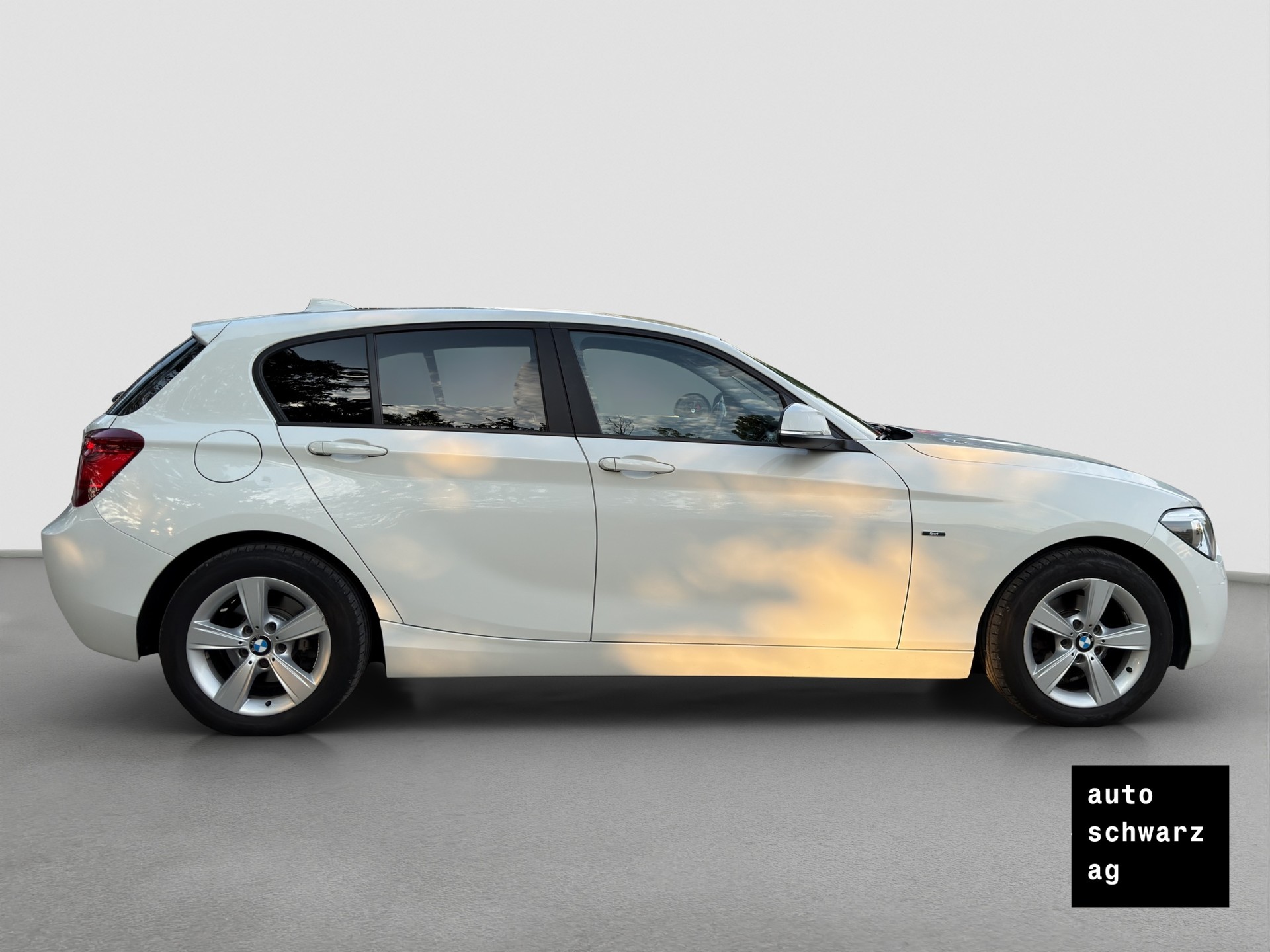 BMW 116d Sport Line Steptronic-showroom-element-3
