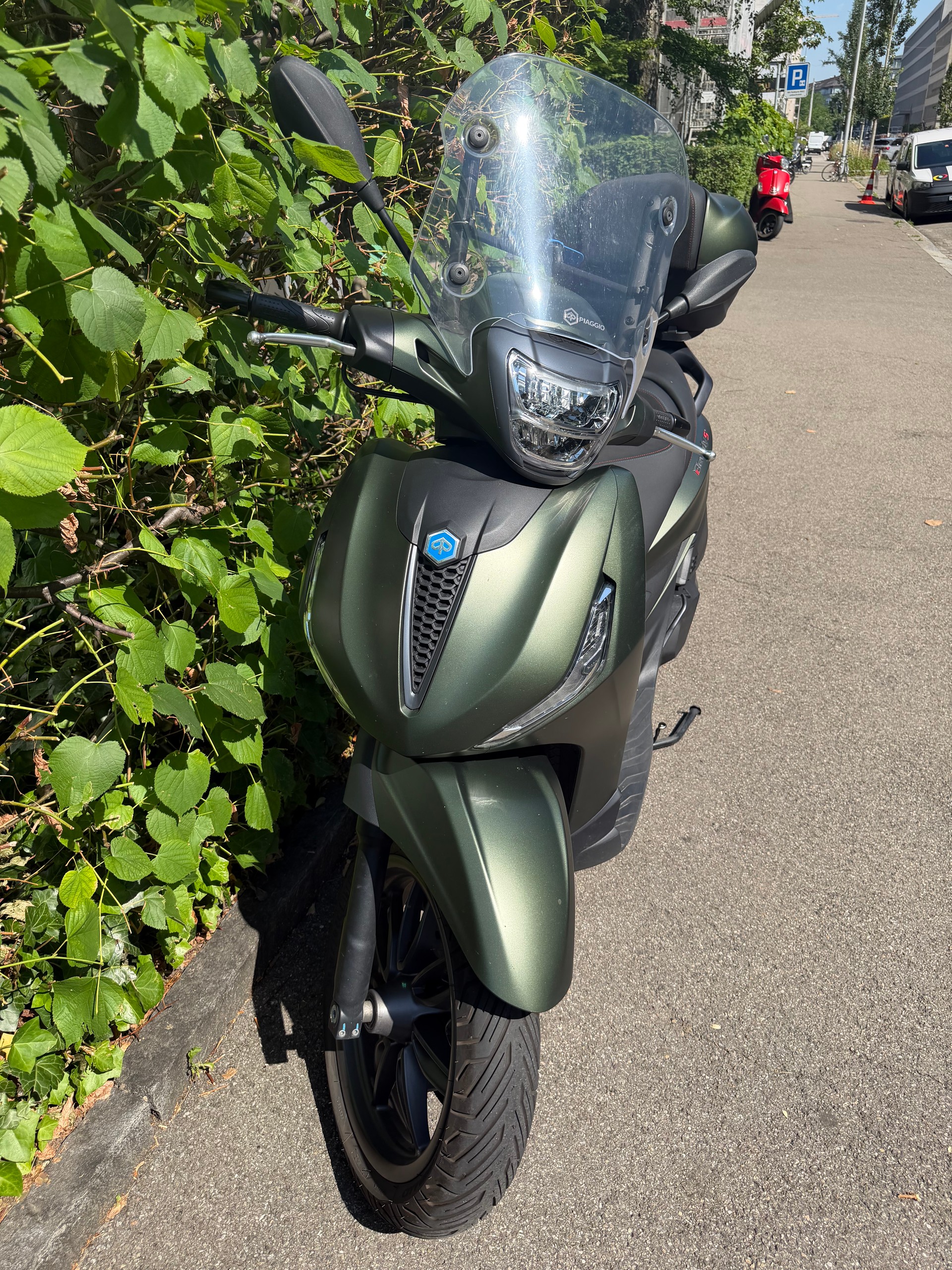 PIAGGIO Beverly 400 Sport-image-1
