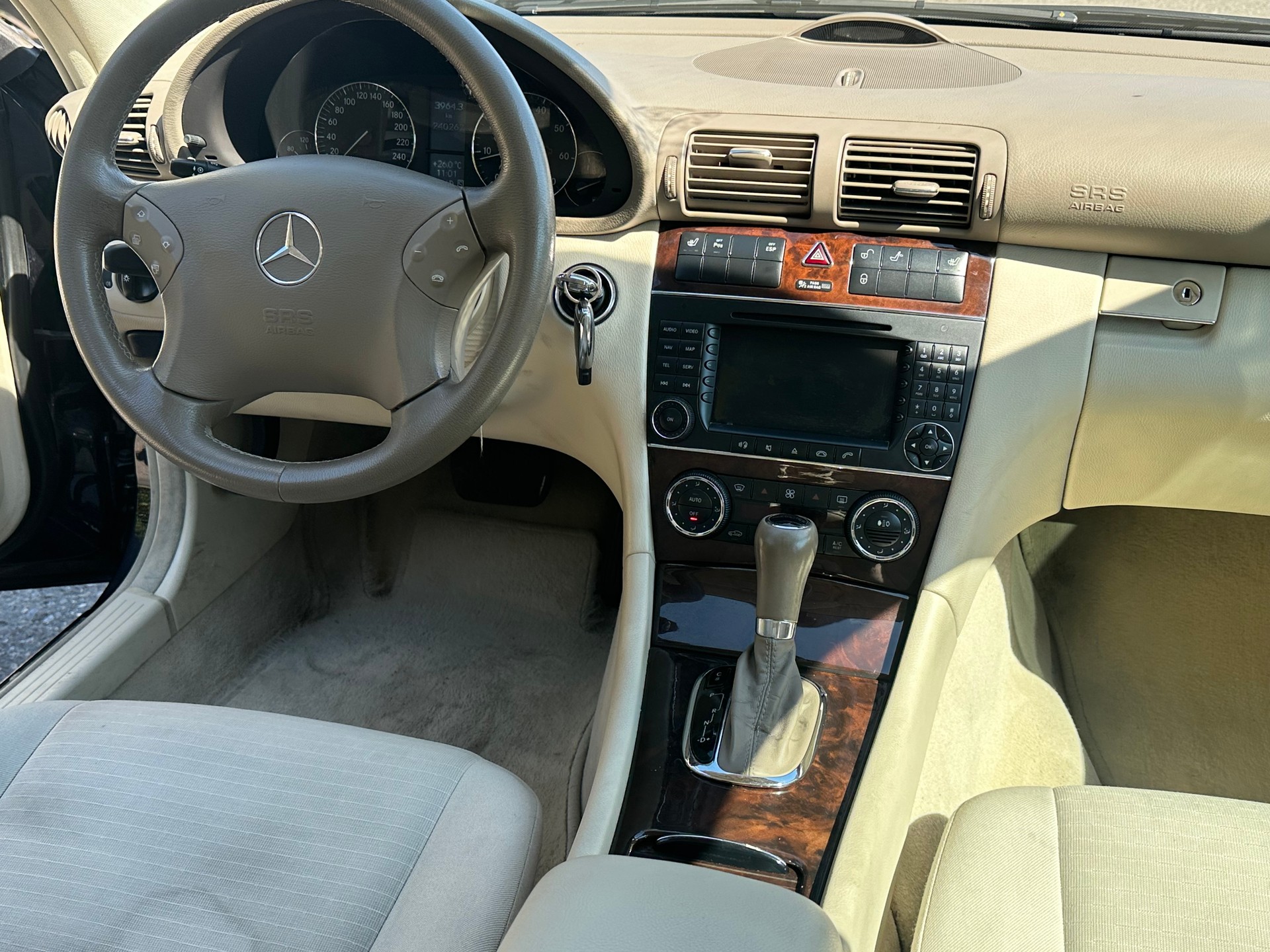 MERCEDES-BENZ C 350 Elégance 4Matic Automatic-image-10