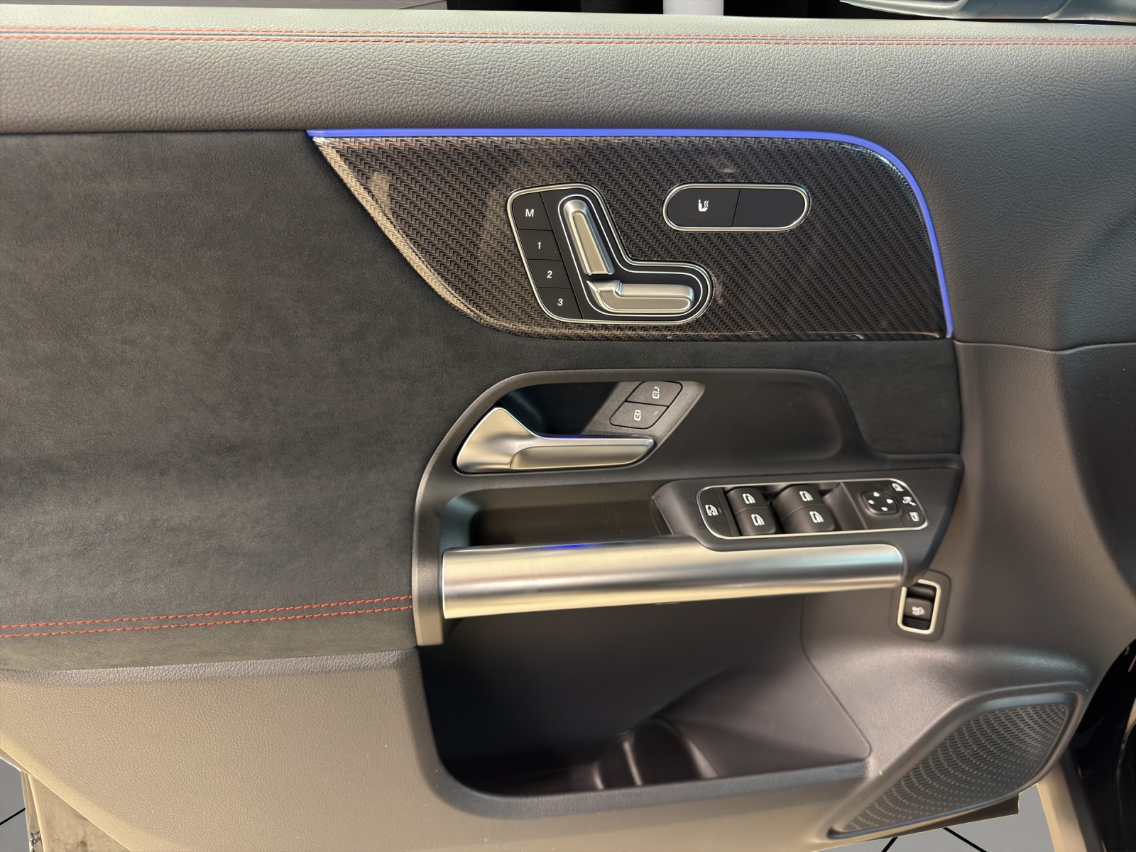 MERCEDES-BENZ GLA 220 4Matic 8G-DCT-image-12