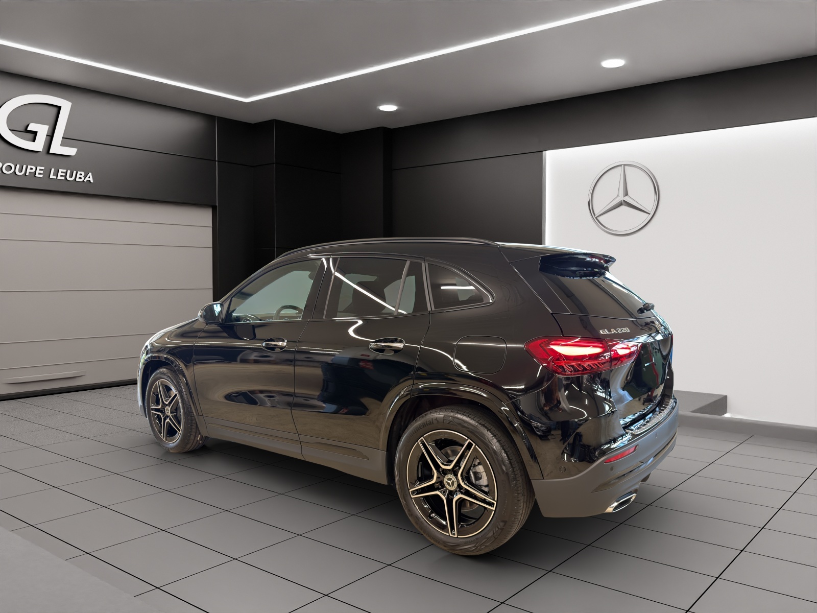MERCEDES-BENZ GLA 220 4Matic 8G-DCT-showroom-element-3