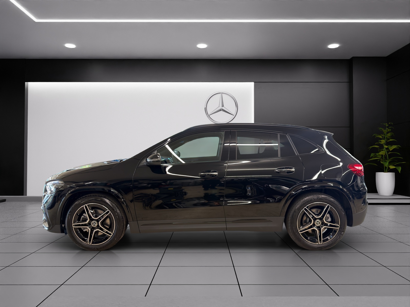 MERCEDES-BENZ GLA 220 4Matic 8G-DCT-showroom-element-2