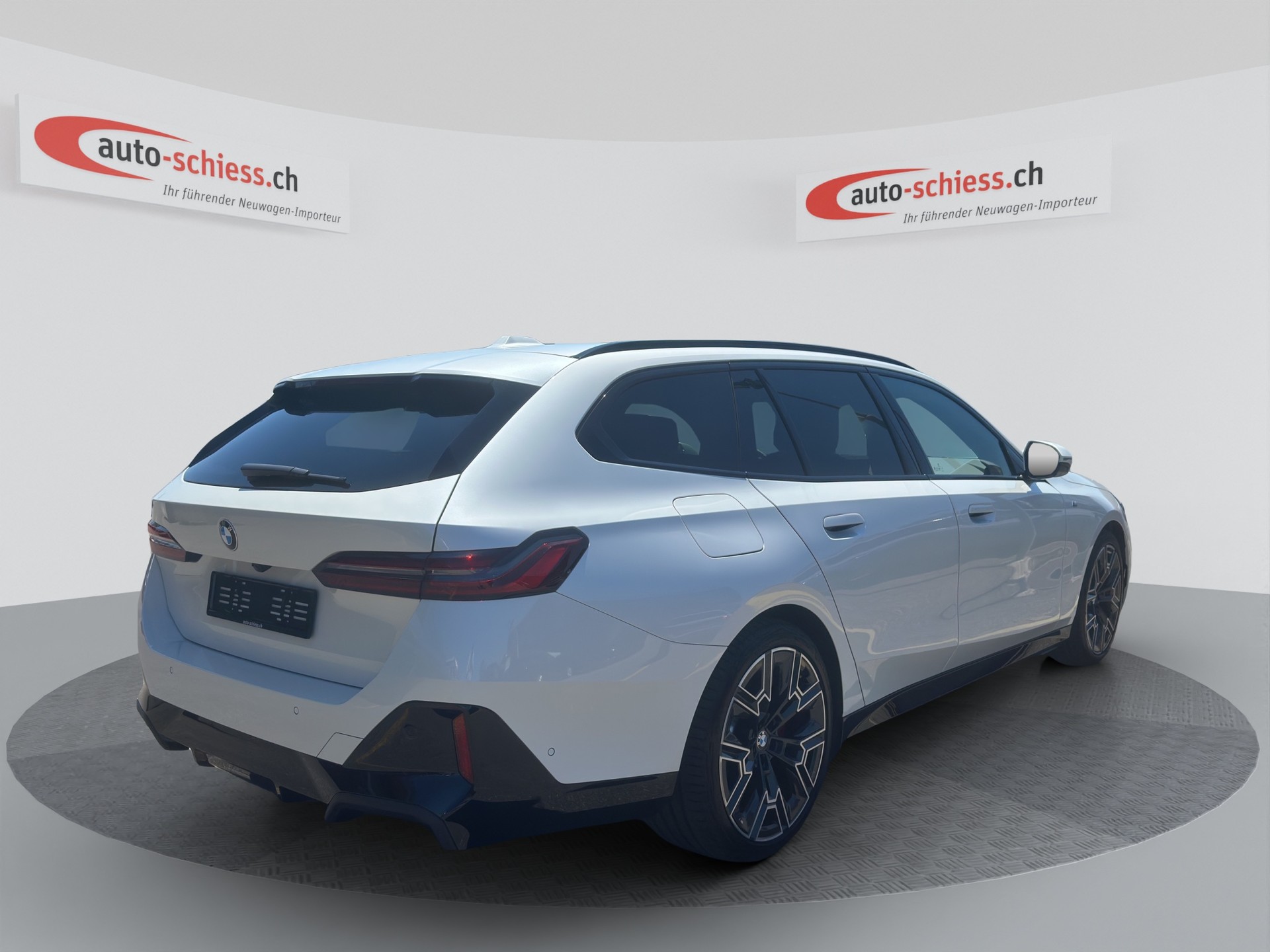 BMW 520d M Sport Pro Schadow sDrive Touring Steptronic-image-5
