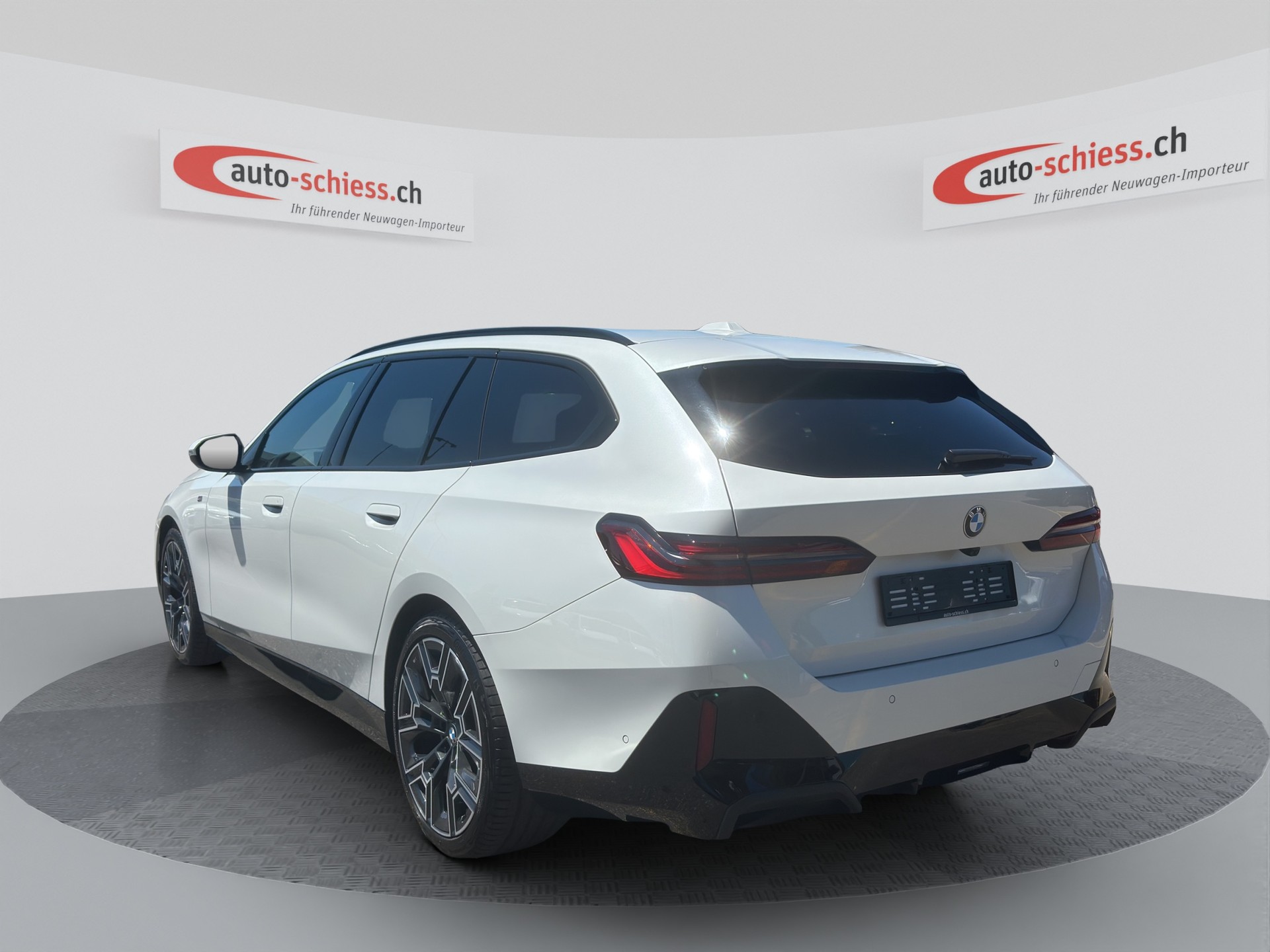 BMW 520d M Sport Pro Schadow sDrive Touring Steptronic-showroom-element-2