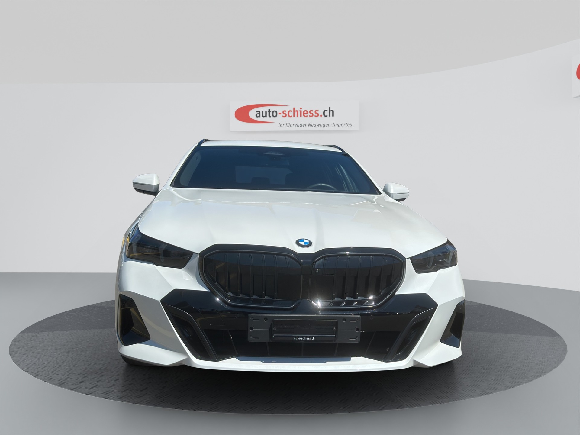BMW 520d M Sport Pro Schadow sDrive Touring Steptronic-showroom-element-1
