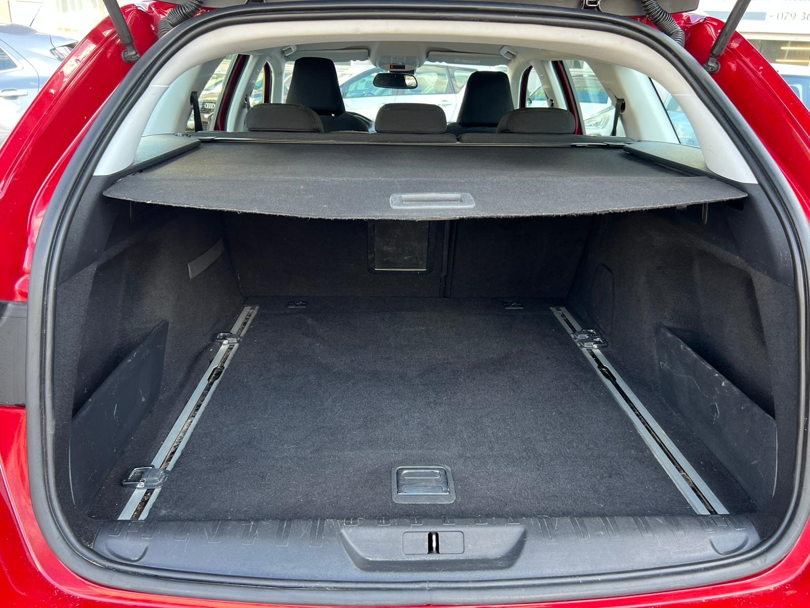 PEUGEOT 308 SW 1.2 THP Active-image-10