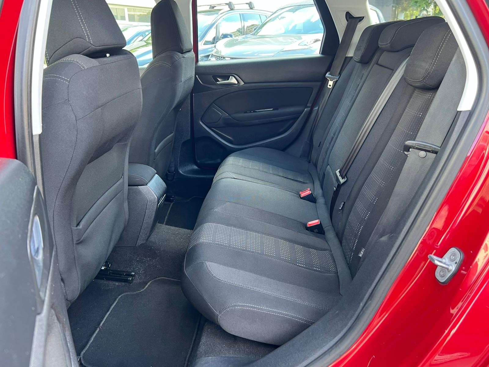 PEUGEOT 308 SW 1.2 THP Active-image-11