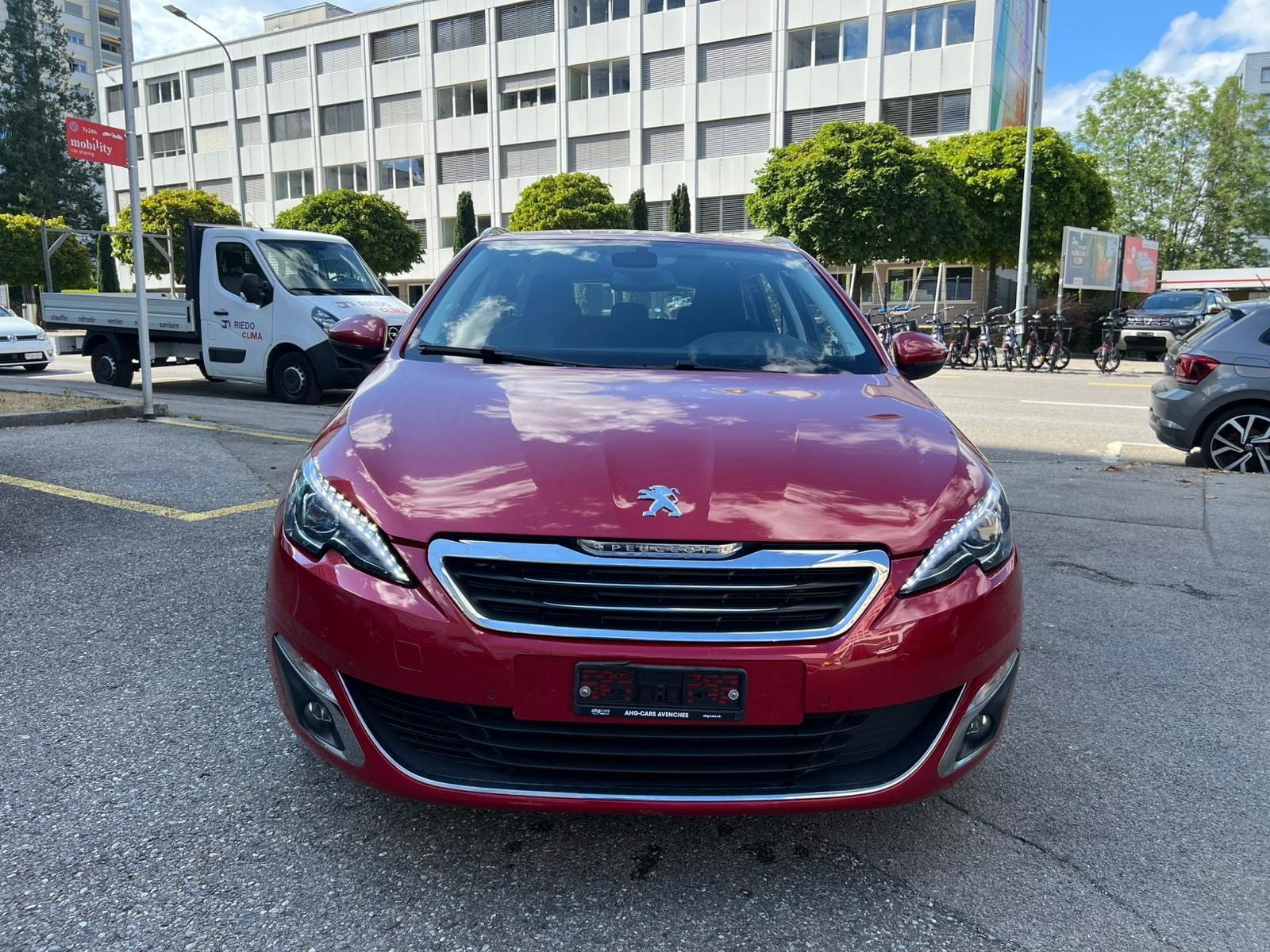 PEUGEOT 308 SW 1.2 THP Active-image-1