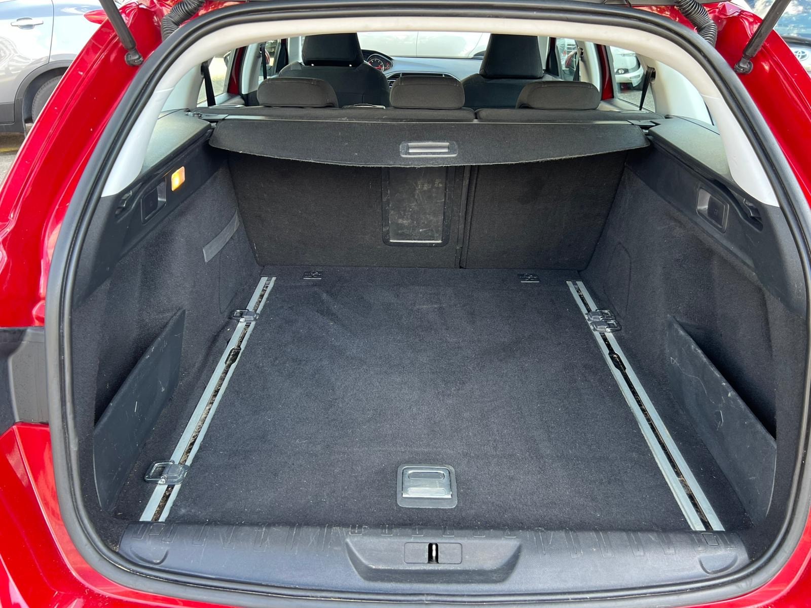 PEUGEOT 308 SW 1.2 THP Active-image-5