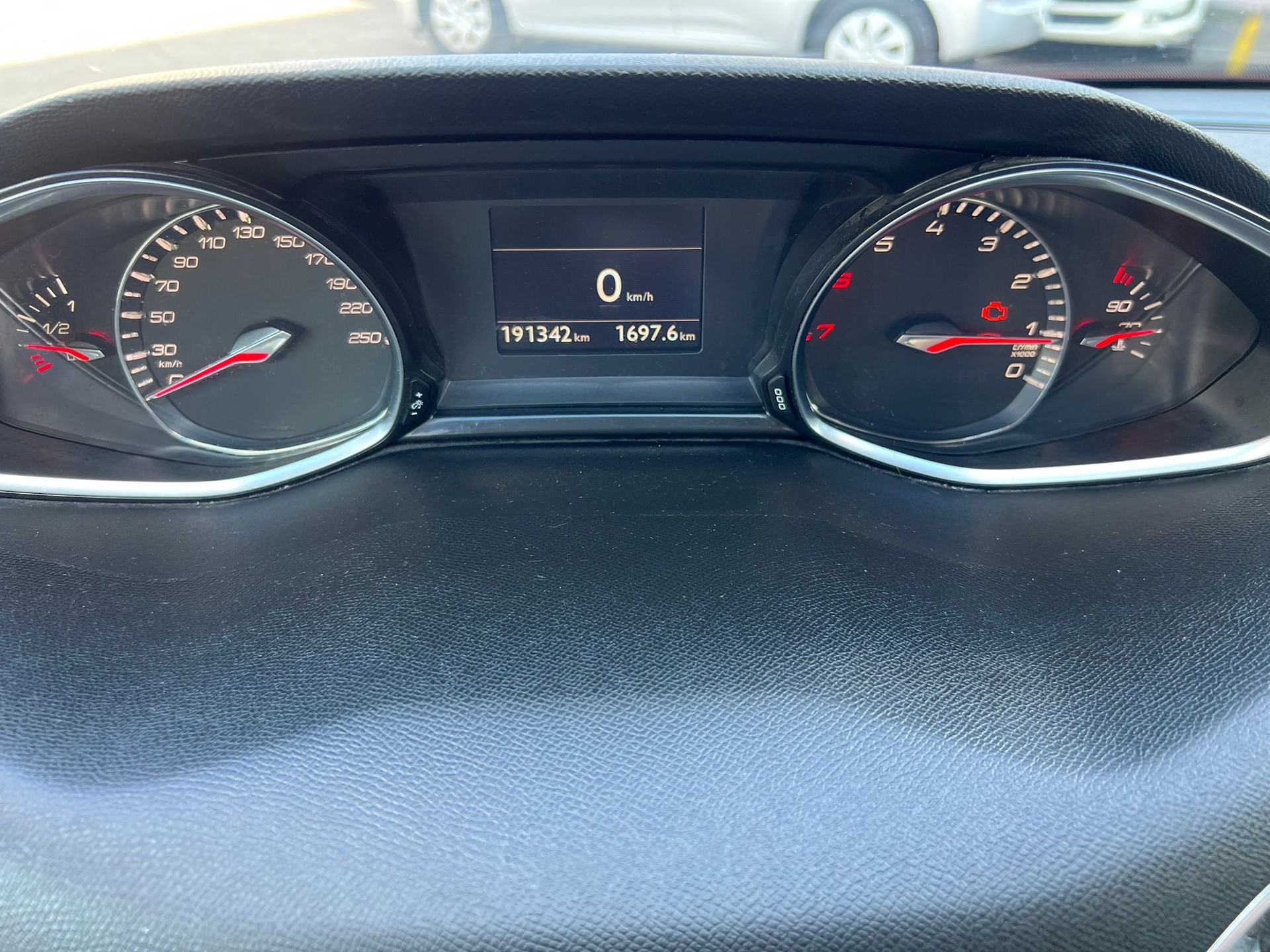 PEUGEOT 308 SW 1.2 THP Active-image-12
