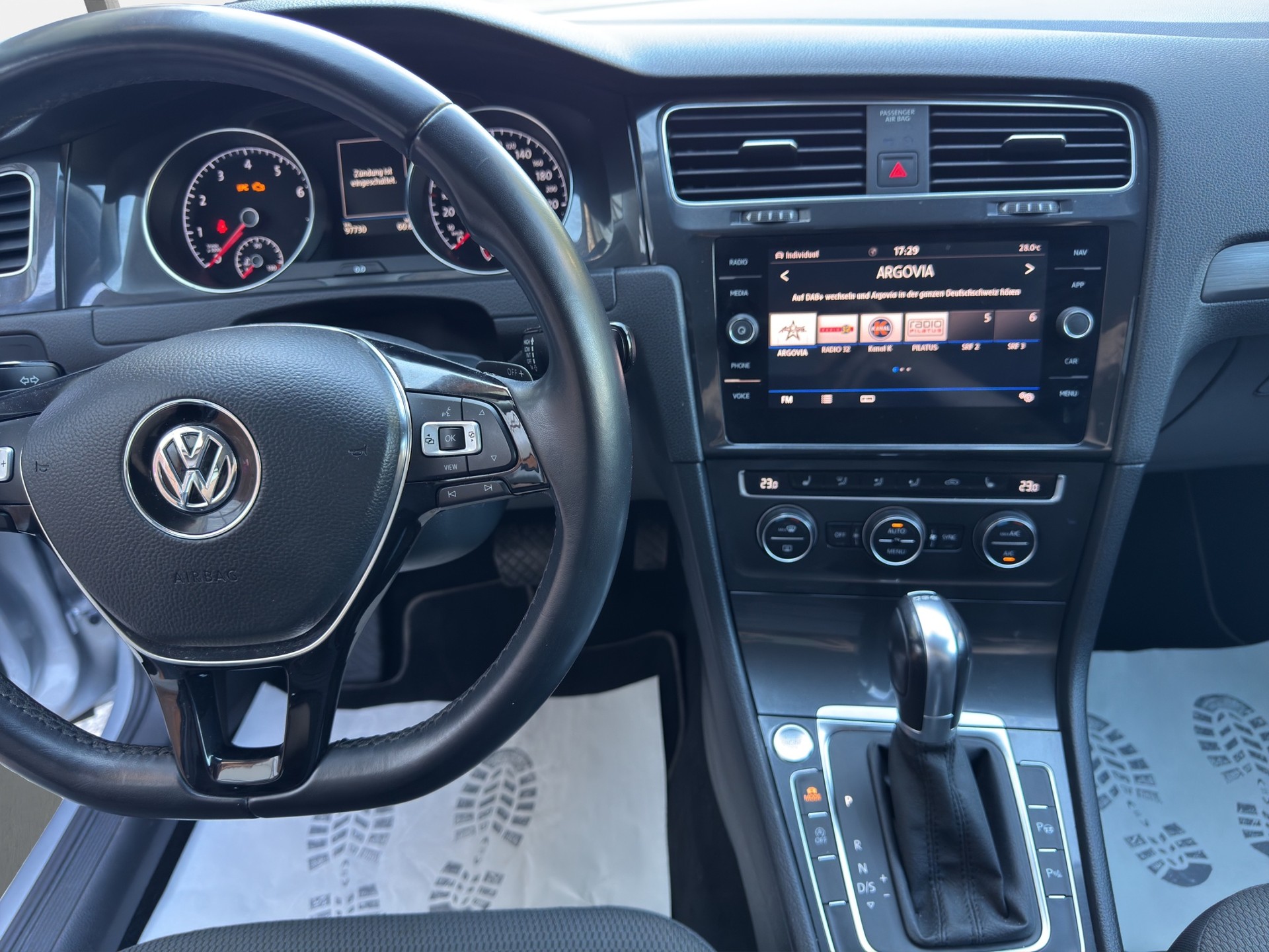 VW Golf 1.5 TSI EVO Comfortline DSG-image-12