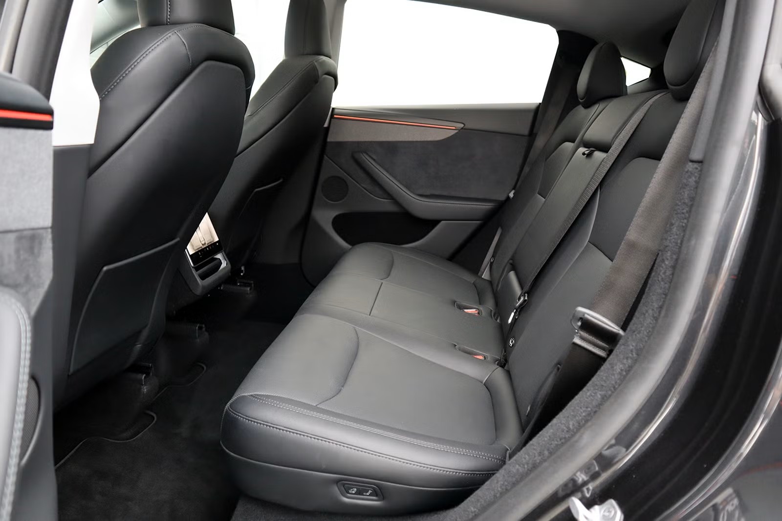 TESLA Model Y Long Range AWD Stealth Grey-image-15