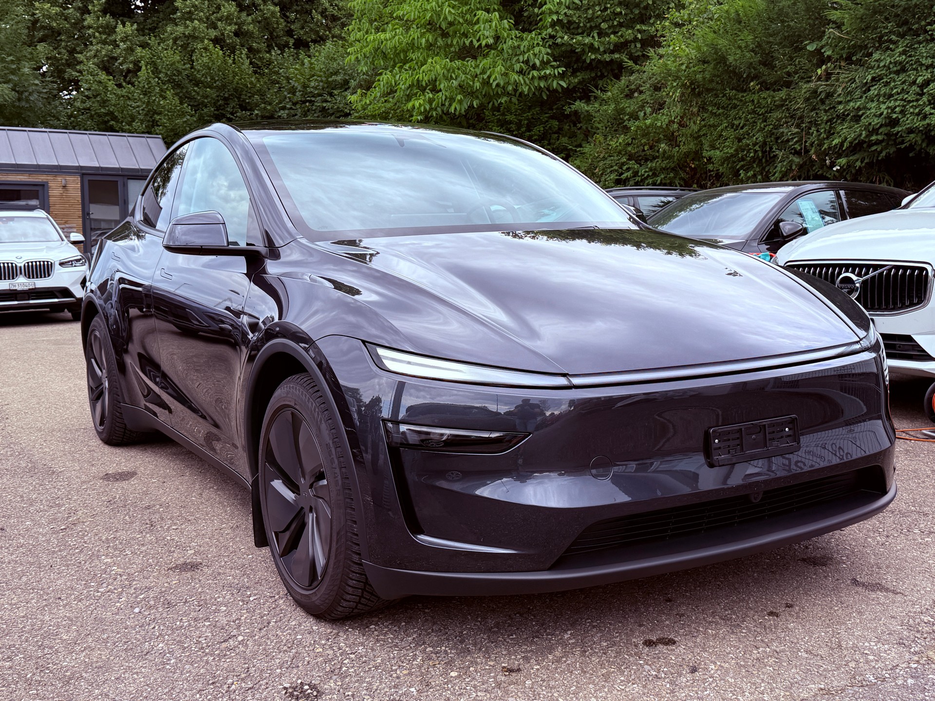 TESLA Model Y Long Range AWD Stealth Grey-image-4