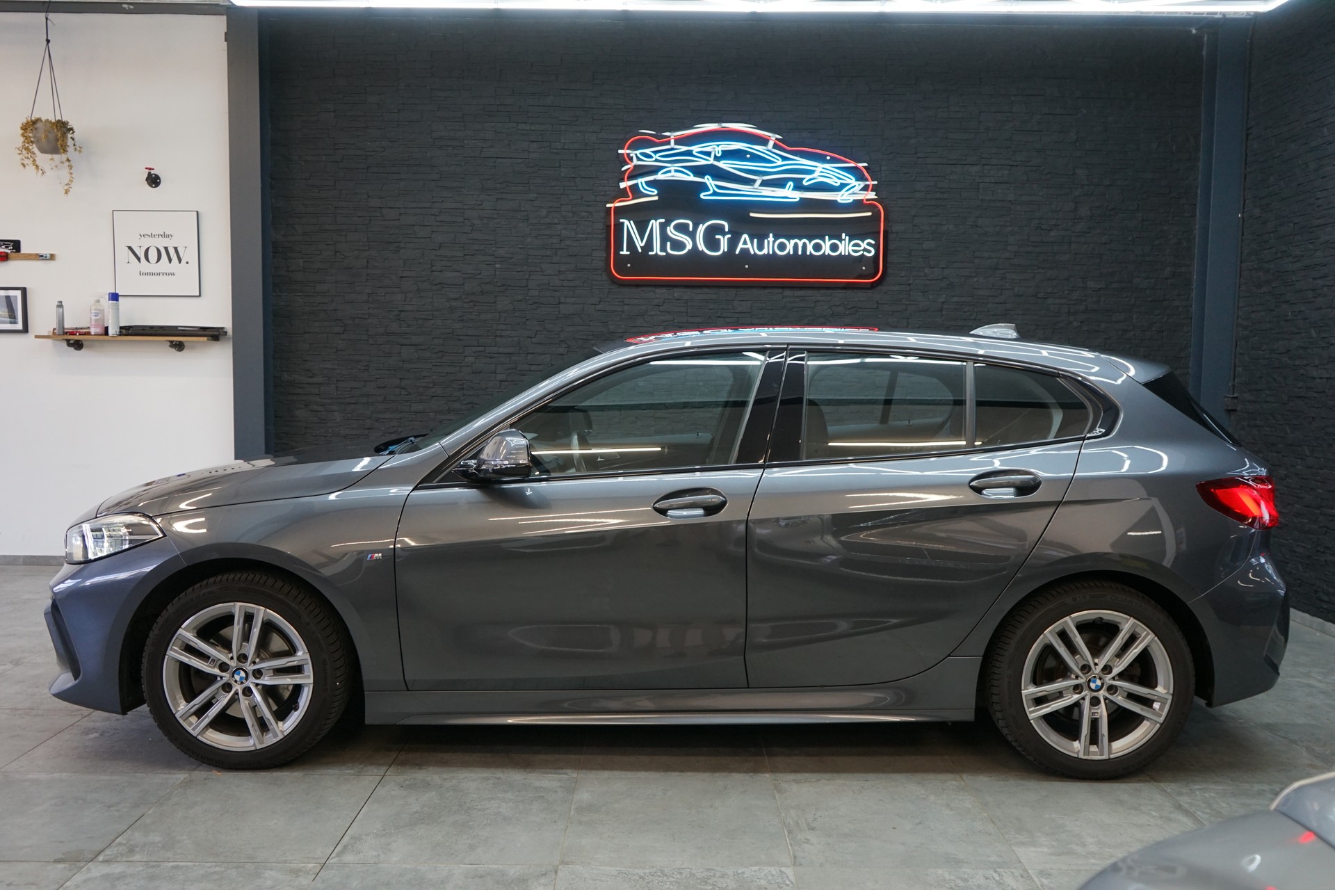 BMW 118i M Sport-showroom-element-1