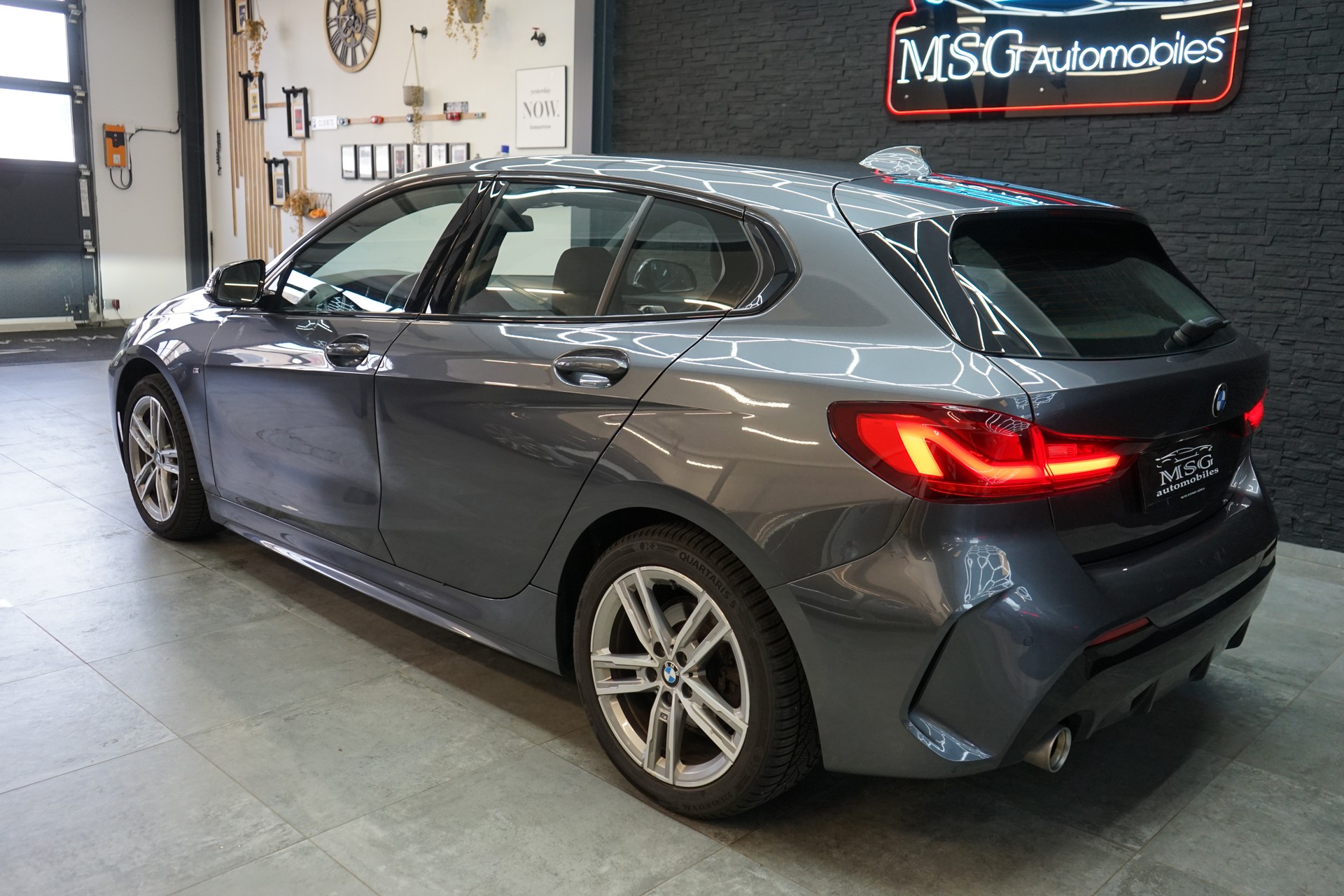 BMW 118i M Sport-showroom-element-2