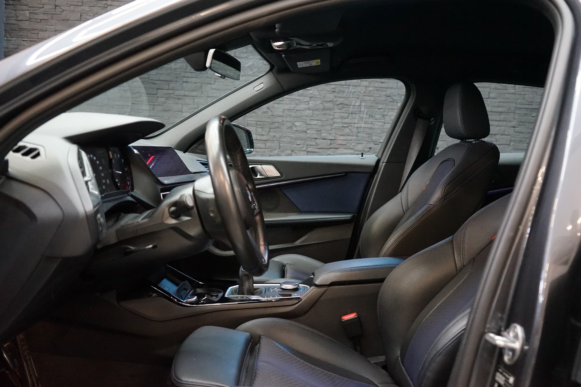 BMW 118i M Sport-showroom-element-3