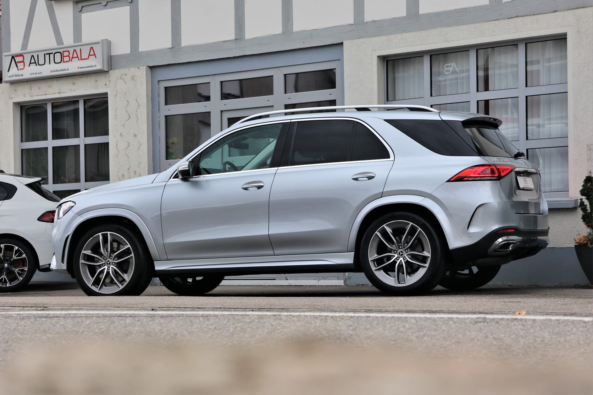 MERCEDES-BENZ GLE 450 4Matic AMG Line 9G-Tronic (CH)-showroom-element-3