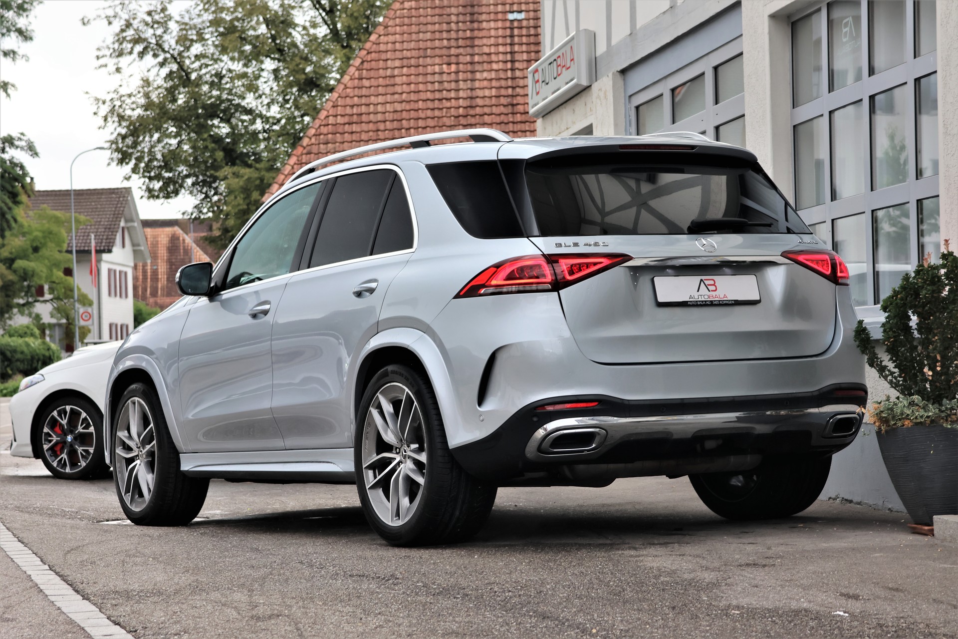 MERCEDES-BENZ GLE 450 4Matic AMG Line 9G-Tronic (CH)-showroom-element-2