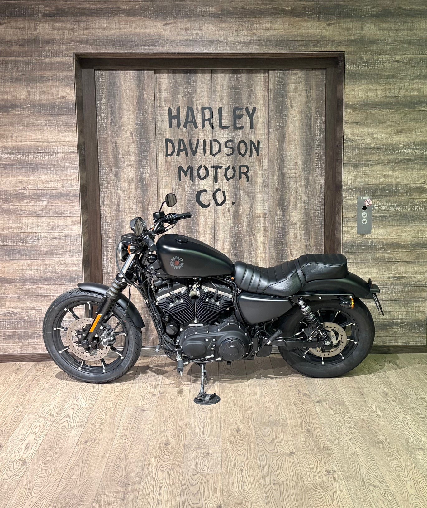 HARLEY-DAVIDSON XL 883 N-image-3