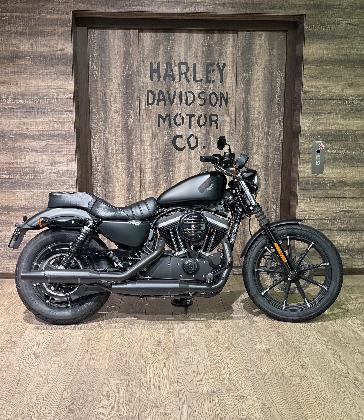 HARLEY-DAVIDSON XL 883 N-image-0