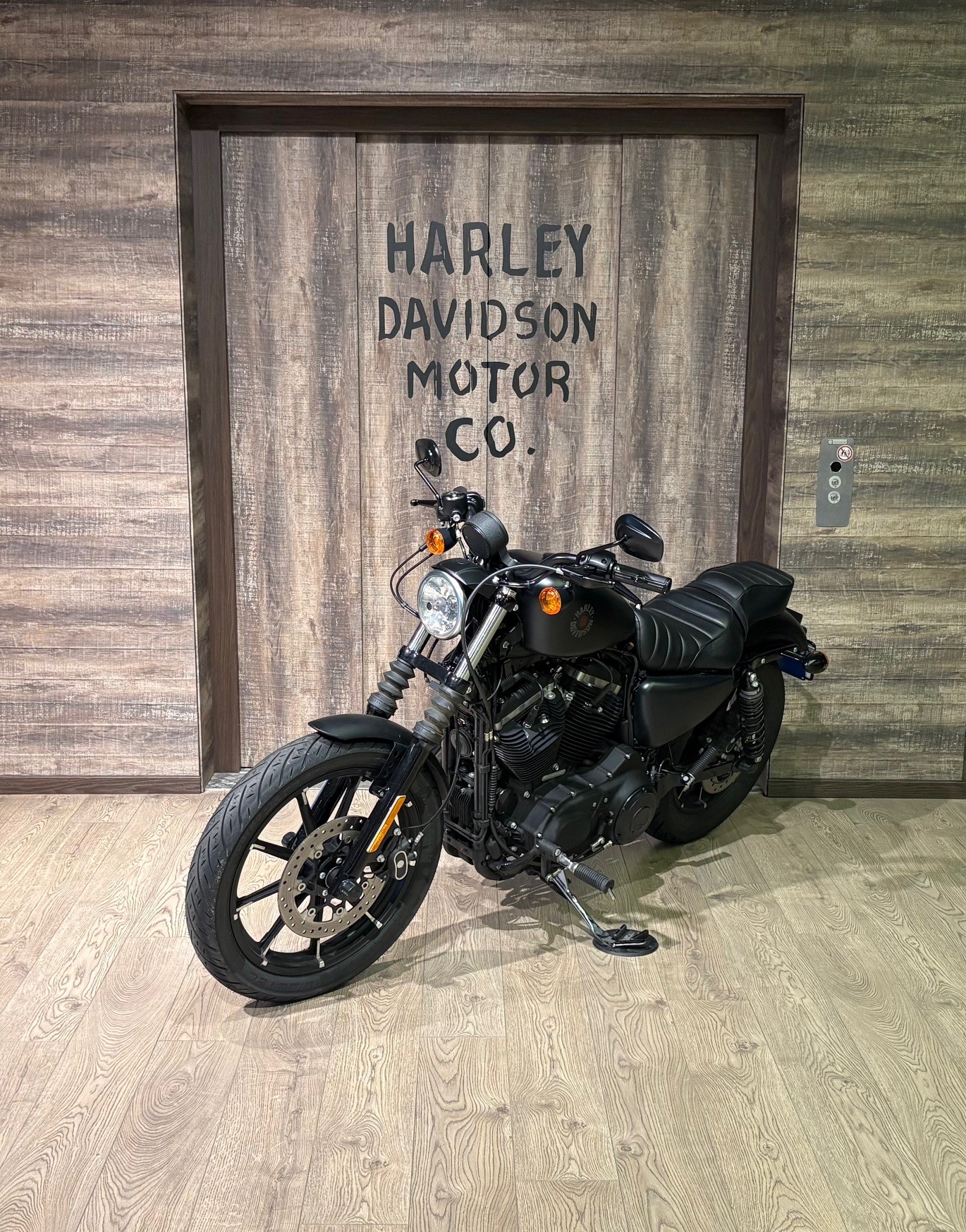 HARLEY-DAVIDSON XL 883 N-image-2
