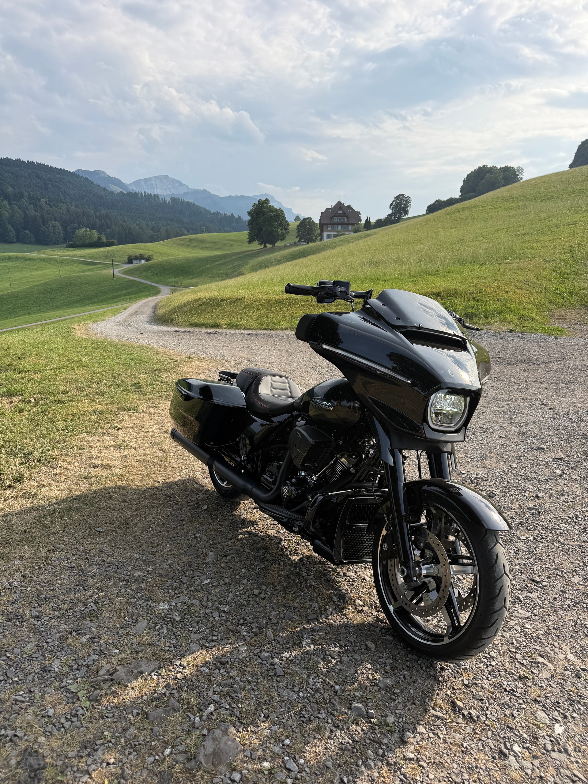 HARLEY-DAVIDSON FLHX Street Glide Black Finish 117-image-0