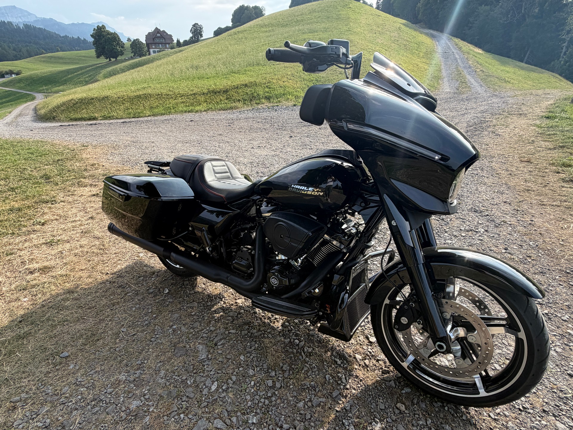 HARLEY-DAVIDSON FLHX Street Glide Black Finish 117-image-1